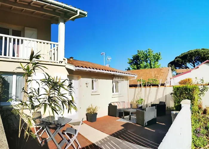 La Maison D'en Face Feriehus *